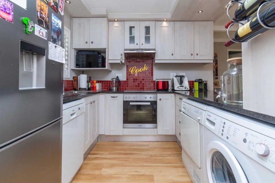 4 Bedroom Property for Sale in Vredehoek Western Cape